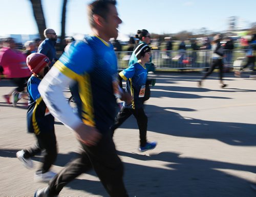 JOHN WOODS / WINNIPEG FREE PRESS
Runners head out at the start of the Winnipeg Police Service Half Marathon at Assiniboine Park in Winnipeg Sunday, May 5, 2019.

Reporter: Alex