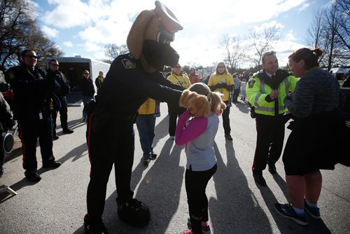 JOHN WOODS / WINNIPEG FREE PRESS
Copper, the mascot, hands out medals to kids who completed the Winnipeg Police Service Half Marathon at Assiniboine Park in Winnipeg Sunday, May 5, 2019.

Reporter: Alex