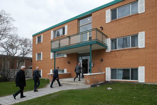 JOHN WOODS / WINNIPEG FREE PRESS
Homicide detectives enter the apartment building at 1051 Taylor Avenue to investigate the latest murder in Winnipeg Sunday, May 5, 2019.

Reporter: Alex