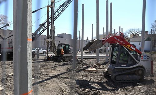MIKE DEAL / WINNIPEG FREE PRESS
Construction crews install piles at the new development on Maryland and Westminster Tuesday afternoon. The mixed-use office/retail building is expected to open in early 2020. 
190507 - Tuesday, May 7, 2019