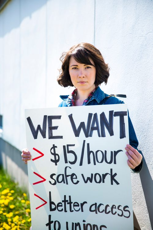 MIKAELA MACKENZIE / WINNIPEG FREE PRESS
Local activist Emily Leedham poses for a portrait on Maryland street in Winnipeg on Tuesday, May 7, 2019. For Jessica Botelho-Urbanski story.
Winnipeg Free Press 2019.