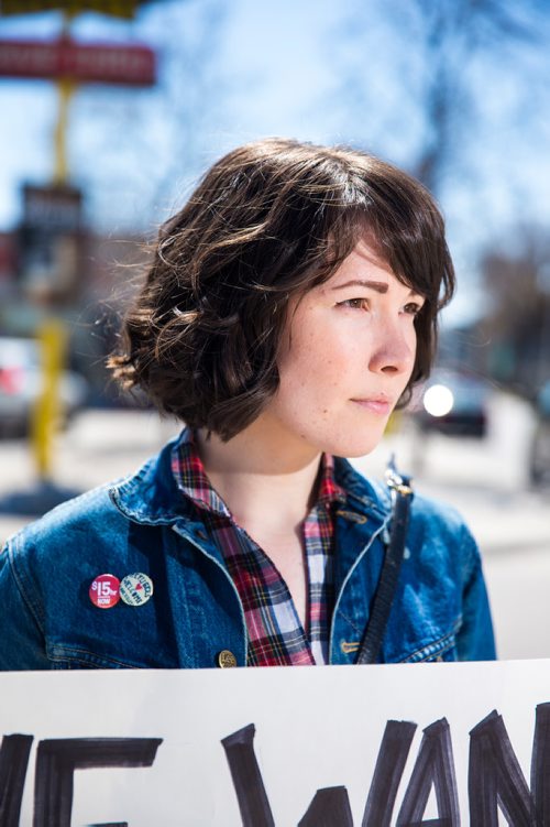 MIKAELA MACKENZIE / WINNIPEG FREE PRESS
Local activist Emily Leedham poses for a portrait on Maryland street in Winnipeg on Tuesday, May 7, 2019. For Jessica Botelho-Urbanski story.
Winnipeg Free Press 2019.