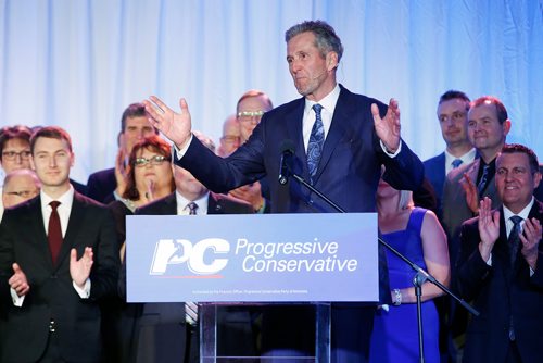 JOHN WOODS / WINNIPEG FREE PRESS
Premier Brian Pallister talks to party faithful at the Blue Skies fundraising dinner at Victoria Inn in Winnipeg Tuesday, May 7, 2019.

Reporter: Allen