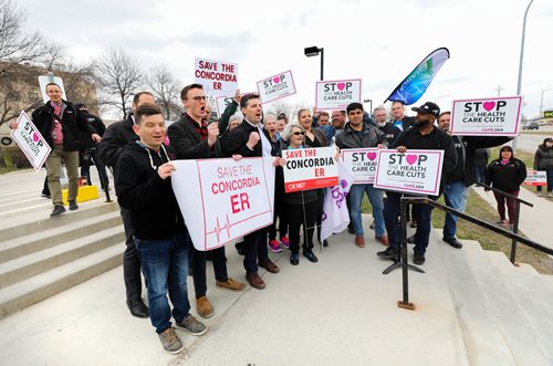 RUTH BONNEVILLE / WINNIPEG FREE PRESS 

LOCAL -  Concordia ER

People rally outside Concordia Hospital to stop the ER from closing over the lunch hour Wednesday.  

May 8, 2019

