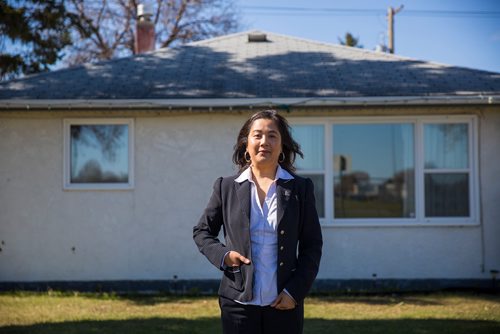 MIKAELA MACKENZIE / WINNIPEG FREE PRESS
Local realtor Gina Gabriel poses by a home she's selling in Shaughnessy Heights in Winnipeg on Thursday, May 9, 2019. For Joel Schlesinger story.
Winnipeg Free Press 2019.