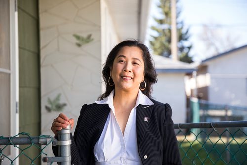 MIKAELA MACKENZIE / WINNIPEG FREE PRESS
Local realtor Gina Gabriel poses by a home she's selling in Shaughnessy Heights in Winnipeg on Thursday, May 9, 2019. For Joel Schlesinger story.
Winnipeg Free Press 2019.