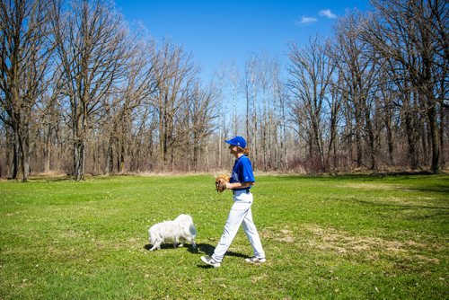 MIKAELA MACKENZIE / WINNIPEG FREE PRESS
Brittney Langlais poses for portraits with her dog, Lily, on her property near Garson, Manitoba on Thursday, May 9, 2019. Langlais is one of two first female players on the Manitoba Junior Baseball League. For Jason Bell story.
Winnipeg Free Press 2019.