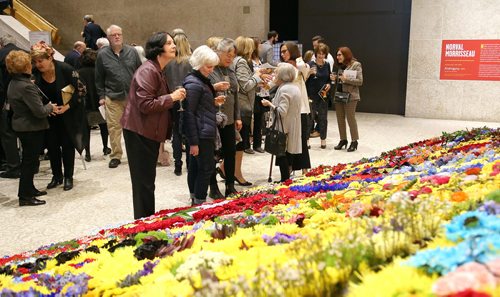 JASON HALSTEAD / WINNIPEG FREE PRESS

Attendees check out the floral interpretation of artist Norval Morrisseau's painting Androgyny at the Art in Bloom Preview Party at the Winnipeg Art Gallery on April 11, 2019. (See Social Page)