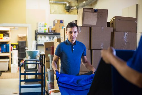 MIKAELA MACKENZIE / WINNIPEG FREE PRESS
Bradley Pearase rolls up floor runners after a job at WinMar property restoration in Winnipeg on Monday, May 13, 2019.  For Erin Lebar story.
Winnipeg Free Press 2019.