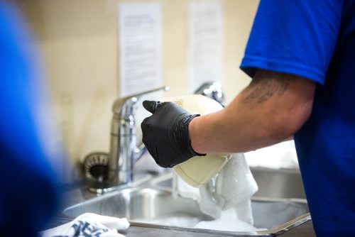 MIKAELA MACKENZIE / WINNIPEG FREE PRESS
Cody Beach washes the soot off of dishes at WinMar property restoration in Winnipeg on Monday, May 13, 2019.  For Erin Lebar story. 
Winnipeg Free Press 2019.