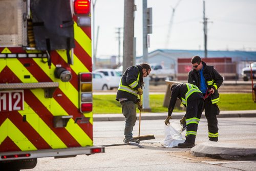 MIKAELA MACKENZIE / WINNIPEG FREE PRESS
Crews clean up a collision on northbound Waverley at Chevrier in Winnipeg on Wednesday, May 15, 2019. 
Winnipeg Free Press 2019.