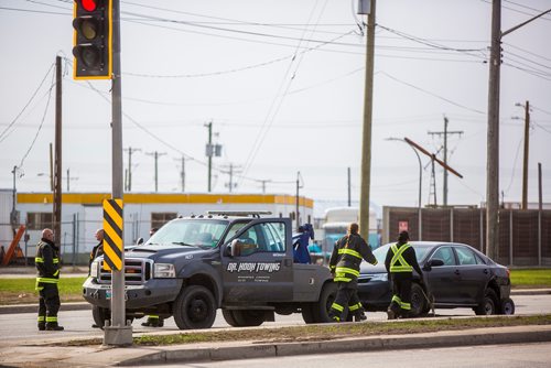 MIKAELA MACKENZIE / WINNIPEG FREE PRESS
Crews clean up a collision on northbound Waverley at Chevrier in Winnipeg on Wednesday, May 15, 2019. 
Winnipeg Free Press 2019.