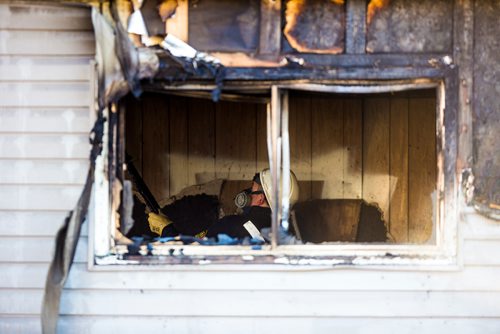 MIKAELA MACKENZIE / WINNIPEG FREE PRESS
Crews work at a fire scene on Arlington st. in Winnipeg on Thursday, May 16, 2019. 
Winnipeg Free Press 2019.