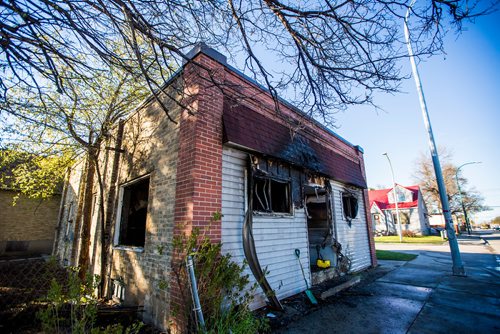 MIKAELA MACKENZIE / WINNIPEG FREE PRESS
The scene of an early-morning North End fire on Arlington st. in Winnipeg on Thursday, May 16, 2019. 
Winnipeg Free Press 2019.