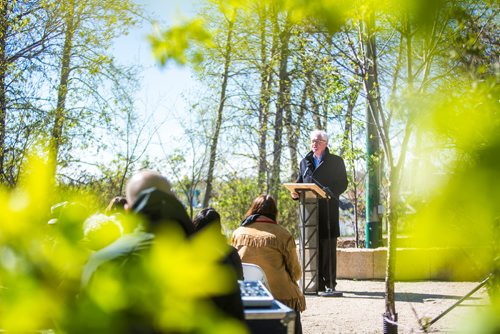 MIKAELA MACKENZIE / WINNIPEG FREE PRESS
Richard Frost, CEO of The Winnipeg Foundation, speaks at the unveiling of three Indigenous art installations at The Forks in Winnipeg on Thursday, May 16, 2019. For Alex Paul story.
Winnipeg Free Press 2019.