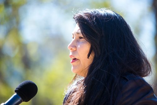 MIKAELA MACKENZIE / WINNIPEG FREE PRESS
Artist KC Adams speaks at the unveiling of three Indigenous art installations at The Forks in Winnipeg on Thursday, May 16, 2019. For Alex Paul story.
Winnipeg Free Press 2019.