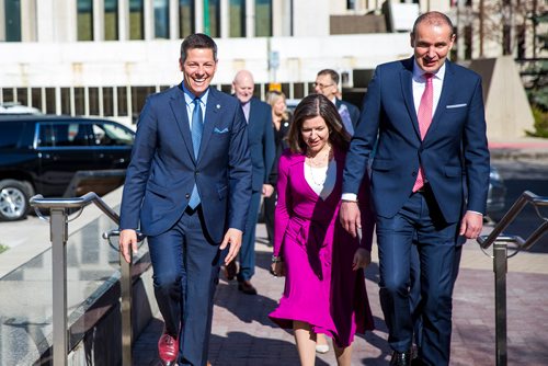 MIKAELA MACKENZIE / WINNIPEG FREE PRESS
Mayor Brian Bowman (left), first lady Eliza Reid, and president of Iceland Guðni Th. Jóhannesson arrive at City Hall in Winnipeg on Friday, May 17, 2019. For Aldo Santin story.
Winnipeg Free Press 2019.