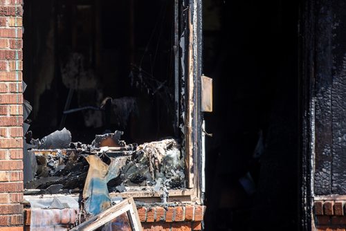 MIKAELA MACKENZIE / WINNIPEG FREE PRESS
The scene of a fire that left two people dead and two people in unstable condition at the 700 block of Selkirk in Winnipeg on Friday, May 17, 2019. For Alex/Dean story.
Winnipeg Free Press 2019.