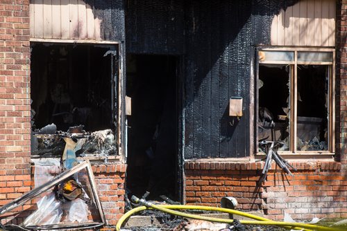 MIKAELA MACKENZIE / WINNIPEG FREE PRESS
The scene of a fire that left two people dead and two people in unstable condition at the 700 block of Selkirk in Winnipeg on Friday, May 17, 2019. For Alex/Dean story.
Winnipeg Free Press 2019.