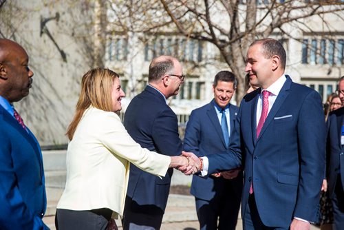 MIKAELA MACKENZIE / WINNIPEG FREE PRESS
President of Iceland Guðni Th. Jóhannesson shakes hands with councillor Cindy Gilroy at City Hall in Winnipeg on Friday, May 17, 2019. For Aldo Santin story.
Winnipeg Free Press 2019.