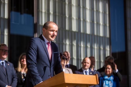 MIKAELA MACKENZIE / WINNIPEG FREE PRESS
President of Iceland Guðni Th. Jóhannesson speaks before raising the Icelandic flag at City Hall in Winnipeg on Friday, May 17, 2019. For Aldo Santin story.
Winnipeg Free Press 2019.