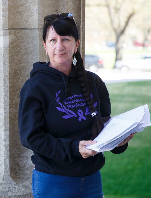 MIKE DEAL / WINNIPEG FREE PRESS
Carrying an armful of documents she is handing over to the NDP the Official Opposition, Arlene Last-Kolb has been working with Overdose Manitoba to petition the provincial government to take action on the addictions crises.
190517 - Friday, May 17, 2019.