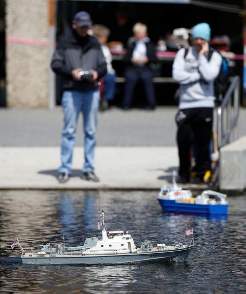 JOHN WOODS / WINNIPEG FREE PRESS
Members of the Winnipeg Model Boat Club operate their model boats at the Assiniboine Park duck pond in Winnipeg Sunday, May 19, 2019. 
Reporter: Intersection - Sanderson