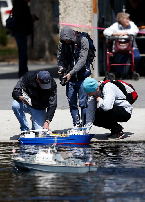 JOHN WOODS / WINNIPEG FREE PRESS
Members of the Winnipeg Model Boat Club operate their model boats at the Assiniboine Park duck pond in Winnipeg Sunday, May 19, 2019. 
Reporter: Intersection - Sanderson