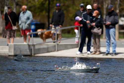 JOHN WOODS / WINNIPEG FREE PRESS
Members of the Winnipeg Model Boat Club operate their model boats at the Assiniboine Park duck pond in Winnipeg Sunday, May 19, 2019. 
Reporter: Intersection - Sanderson