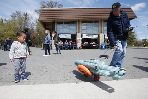 JOHN WOODS / WINNIPEG FREE PRESS
Elvin Wang, 3, looks on as Dave Smith of the Winnipeg Model Boat Club prepares to launch his model German Seahunt submarine at the Assiniboine Park duck pond in Winnipeg Sunday, May 19, 2019. 
Reporter: Intersection - Sanderson