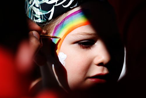 JOHN WOODS / WINNIPEG FREE PRESS
Dawsyn, 3, gets a rainbow face painting while visiting the family area at the Assiniboia downs in Winnipeg Monday, May 20, 2019. 
Reporter: Standup