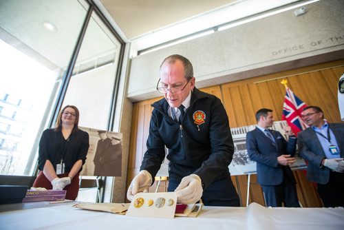 MIKAELA MACKENZIE / WINNIPEG FREE PRESS
Winnipeg Fire Paramedic Service Chief John Lane opens the contents of a time capsule placed within the Public Safety Building on November 30, 1965 at city hall in Winnipeg on Tuesday, May 21, 2019. For Aldo Santin story.
Winnipeg Free Press 2019.