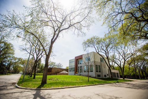 MIKAELA MACKENZIE / WINNIPEG FREE PRESS
202 Handsart, whose current owner would like to split the lot into two and build a second home on the southern portion, in Winnipeg on Tuesday, May 21, 2019. For Aldo Santin story.
Winnipeg Free Press 2019.