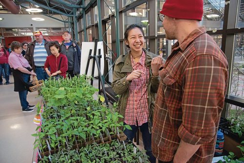 Canstar Community News The University of Winnipeg biology department's annual plant giveaway. (EVA WASNEY/CANSTAR COMMUNITY NEWS/METRO)