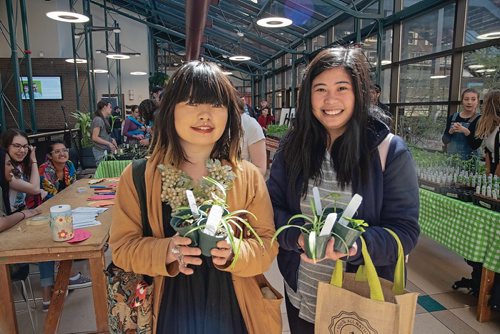 Canstar Community News The University of Winnipeg biology department's annual plant giveaway. (EVA WASNEY/CANSTAR COMMUNITY NEWS/METRO)