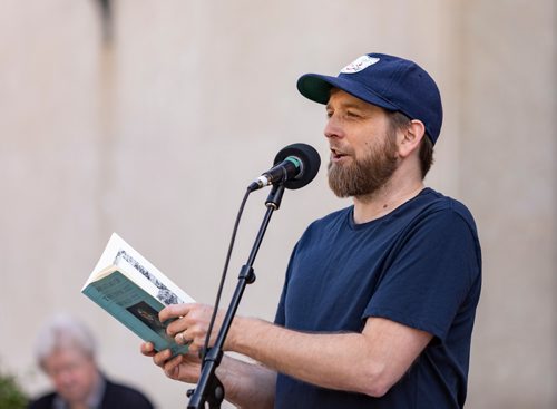 SASHA SEFTER / WINNIPEG FREE PRESS
John Samson reads an excerpt from his favourite book during a "read-out" event organized by the Millennium For All community group at Winnipeg City Hall.
190521 - Tuesday, May 21, 2019.