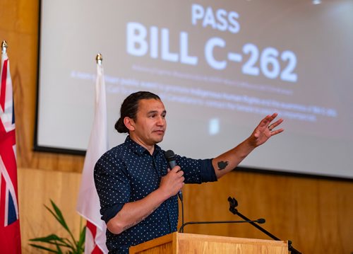 SASHA SEFTER / WINNIPEG FREE PRESS
Leader of the Manitoba NDP Wab Kinew speaks about the importance of Bill C-262 during a public rally titled Wiiji Bimosendiwin "walking together" hosted by the Encounter Life Fellowship in the Central River Heights Neighbourhood.
190521 - Tuesday, May 21, 2019.