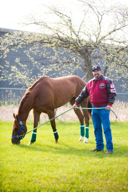 MIKAELA MACKENZIE / WINNIPEG FREE PRESS
Trainer Juan Pablo Silva with horse Hot Rodin at the Assiniboia Downs in Winnipeg on Thursday, May 23, 2019. For George Williams story.
Winnipeg Free Press 2019.