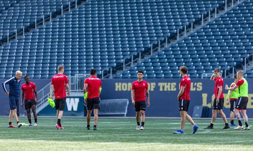 SASHA SEFTER / WINNIPEG FREE PRESS
Valour FC Midfielder Dylan Sacramento (middle) runs through drills during a team practice on Investors Group Field.
190523 - Thursday, May 23, 2019.