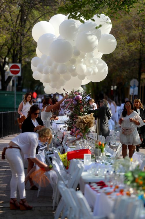 TREVOR HAGAN / WINNIPEG FREE PRESS
Table for 1200 More along Albert Street, Saturday, May 25, 2019.