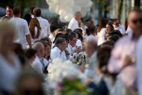 TREVOR HAGAN / WINNIPEG FREE PRESS
Table for 1200 More along Albert Street, Saturday, May 25, 2019.