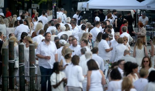 TREVOR HAGAN / WINNIPEG FREE PRESS
Table for 1200 More along Albert Street, Saturday, May 25, 2019.