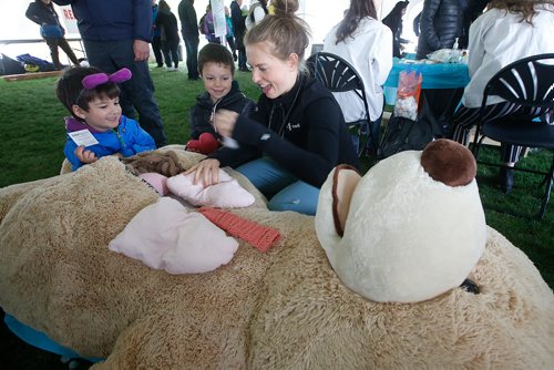 JOHN WOODS / WINNIPEG FREE PRESS
Hannah Stirton, 2nd year medical student, helps Wren Thiessen, 4, and Gil Levkosky, 6, learn about anatomy at the Teddy Bear Picnic in Assiniboine Park, Winnipeg Sunday, May 26, 2019.

Reporter: ?