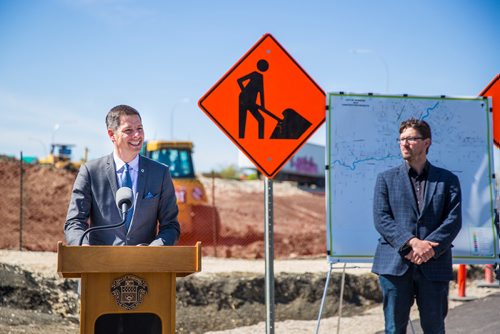 MIKAELA MACKENZIE / WINNIPEG FREE 
Mayor Brian Bowman speaks at a press conference announcing a road construction working group as councillor Matt Allard listens in Winnipeg on Monday, May 27, 2019.  For Ryan Thorpe story.
Winnipeg Free Press 2019.