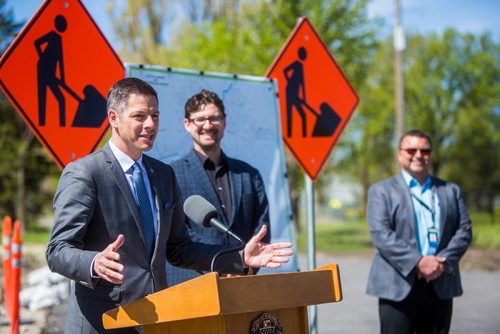 MIKAELA MACKENZIE / WINNIPEG FREE 
Mayor Brian Bowman speaks at a press conference announcing a road construction working group in Winnipeg on Monday, May 27, 2019.  For Ryan Thorpe story.
Winnipeg Free Press 2019.