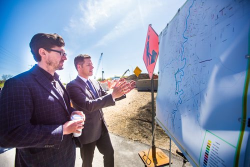 MIKAELA MACKENZIE / WINNIPEG FREE 
Councillor Matt Allard (left) and Mayor Brian Bowman look at a map outlining 2019 City of Winnipeg construction projects before a press conference announcing a road construction working group in Winnipeg on Monday, May 27, 2019.  For Ryan Thorpe story.
Winnipeg Free Press 2019.