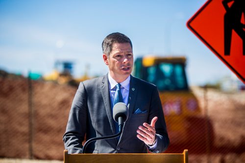 MIKAELA MACKENZIE / WINNIPEG FREE 
Mayor Brian Bowman speaks at a press conference announcing a road construction working group in Winnipeg on Monday, May 27, 2019.  For Ryan Thorpe story.
Winnipeg Free Press 2019.