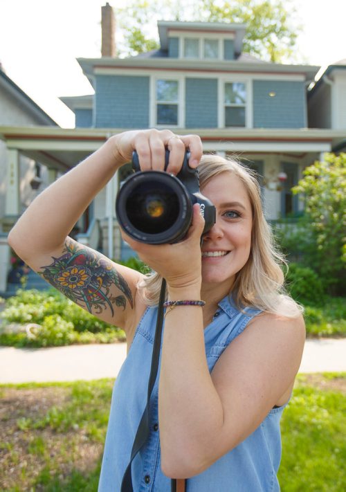 MIKE DEAL / WINNIPEG FREE PRESS
Photographer Aly Lenhardt is the person behind the popular Houses of Wolseley Instagram account. For a couple years, Aly, a professional photog, has devoted an eye-catching Instagram account to unique homes in her neck of the woods.
190527 - Monday, May 27, 2019.