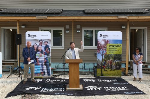 MIKE DEAL / WINNIPEG FREE PRESS
Justin Phillips, CEO & Co-founder, Sycamore Energy, at the Habitat for Humanity unveiling of the almost completed first ever Net Zero construction project, on Logan Avenue Thursday morning.
The four-plex at 1860 Logan Avenue is the first Habitat Net Zero home as well as the first of its kind build project by any builder in Manitoba. These homes should produce as much energy as the homeowner uses.
190530 - Thursday, May 30, 2019.