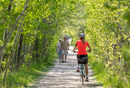 SASHA SEFTER / WINNIPEG FREE PRESS
Married couple Barbara and Grant have enjoyed walking and cycling the Harte Trail in Charleswood since moving from Ontario to Winnipeg 15 years ago. 
190530 - Thursday, May 30, 2019.